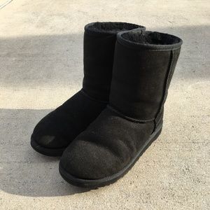 UGG Classic Short Boot in Black